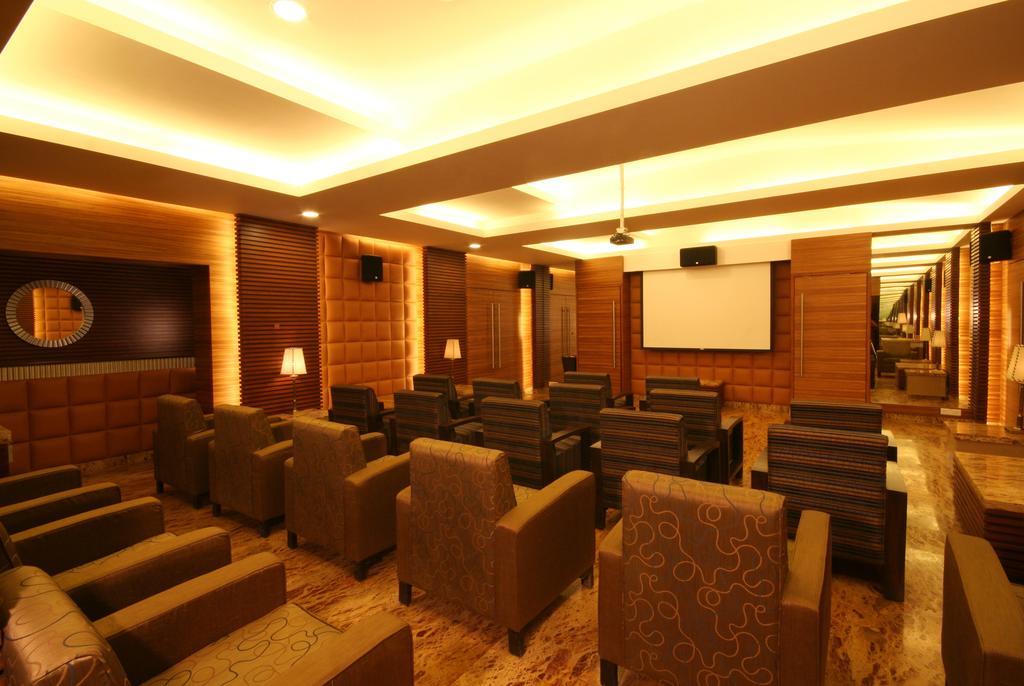 Hotel Millennium Park พันช์กานี ภายนอก รูปภาพ