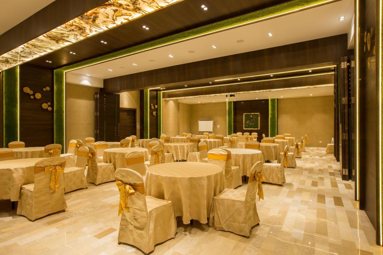 Hotel Millennium Park พันช์กานี ภายนอก รูปภาพ