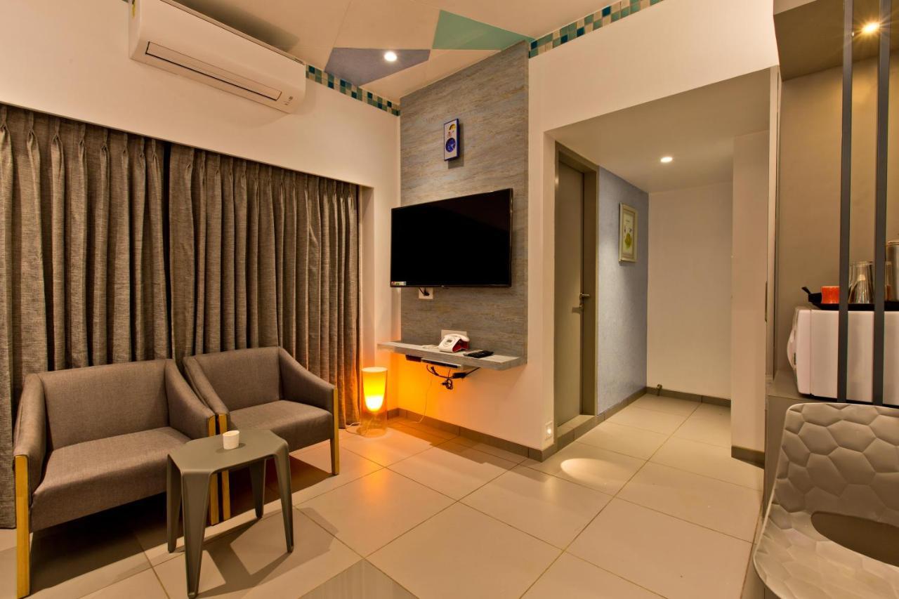 Hotel Millennium Park พันช์กานี ภายนอก รูปภาพ