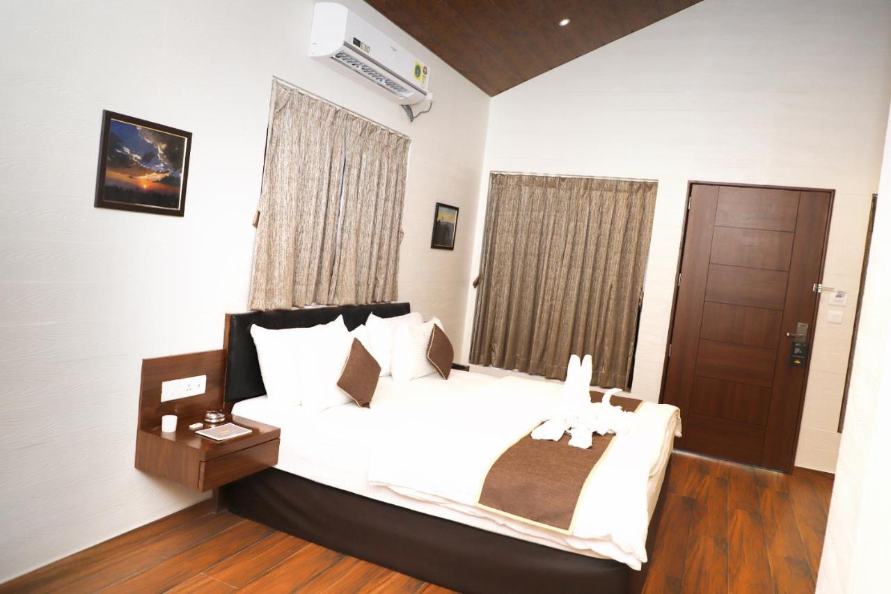 Hotel Millennium Park พันช์กานี ภายนอก รูปภาพ