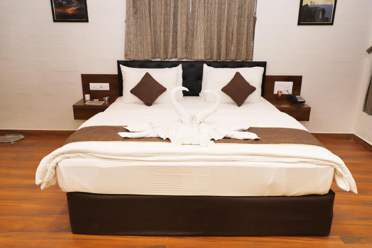 Hotel Millennium Park พันช์กานี ภายนอก รูปภาพ